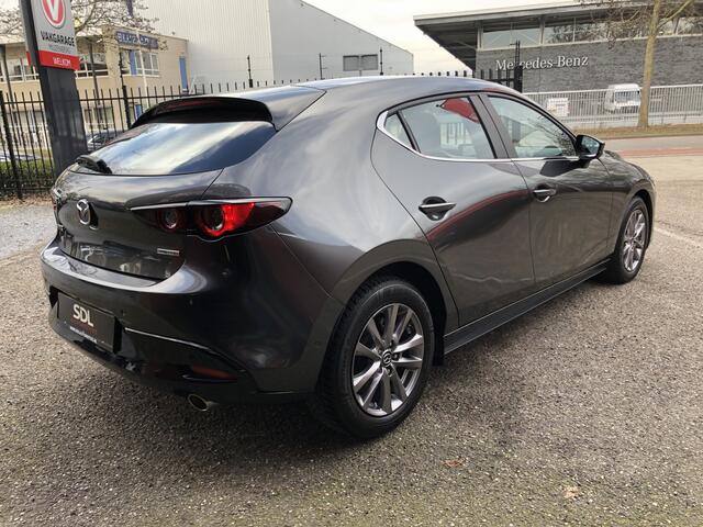 Mazda 3 2.0 e-SkyActiv-G M Hybrid 122 Comfort // ADAPT. CRUISE // DODEHOEK // 360 CAMERA+SENSOREN // CLIMA // HEAD-UP DISPLAY // STUUR+STOELVERWARMING //