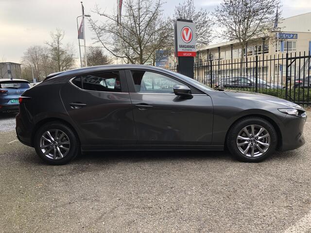 Mazda 3 2.0 e-SkyActiv-G M Hybrid 122 Comfort // ADAPT. CRUISE // DODEHOEK // 360 CAMERA+SENSOREN // CLIMA // HEAD-UP DISPLAY // STUUR+STOELVERWARMING //