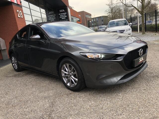 Mazda 3 2.0 e-SkyActiv-G M Hybrid 122 Comfort // ADAPT. CRUISE // DODEHOEK // 360 CAMERA+SENSOREN // CLIMA // HEAD-UP DISPLAY // STUUR+STOELVERWARMING //