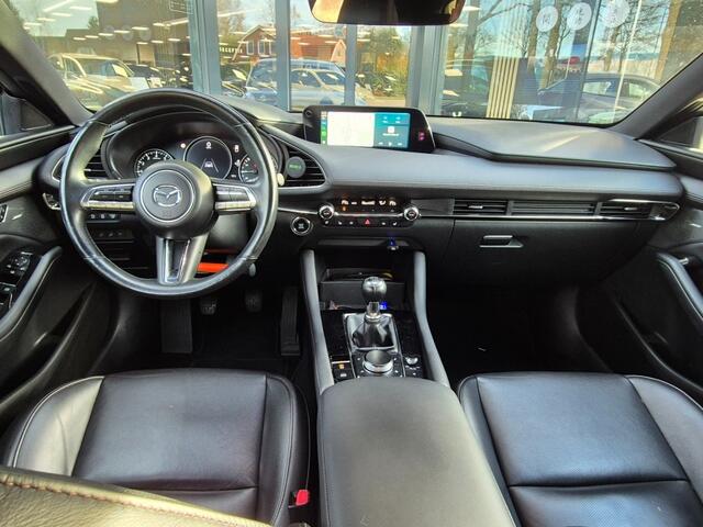 Mazda 3 SKYACTIV-X 2.0 180 6MT LUXURY / Carplay