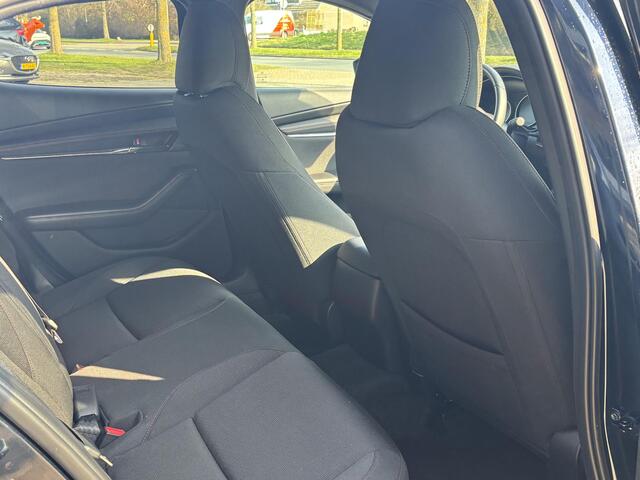 Mazda 3 2.5 e-SkyActiv-G M Hybrid 140 Homura NL-Auto, 1e Eig., Navigatie, Apple Carplay, Android Auto, Cruise Contr ad., Stoelverwarming, A-Rij-Camera, Parkeerhulp vóór, Audio-USB-C