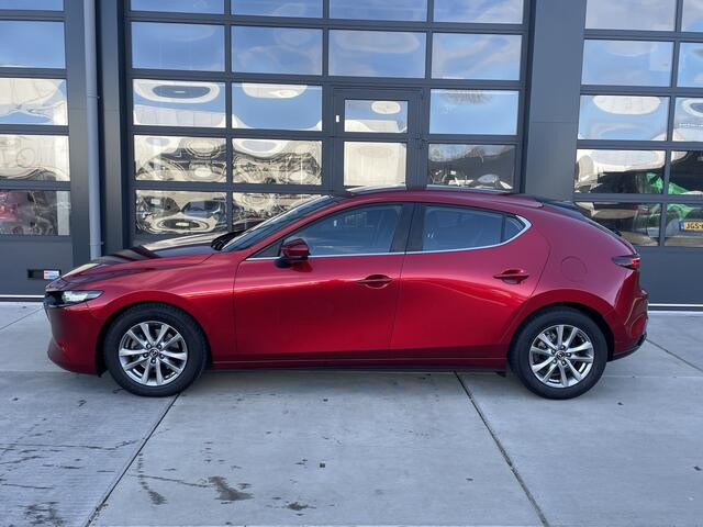 Mazda 3 2.0 e-SkyActiv-G 122 M Hybrid Comfort NAVI | ACHTERUITRIJCAMERA | APPLE CARPLAY | WINTERPAKKET | BOSE PARKEERSENSOREN VOOR +ACHTER | 16 INCH LMV