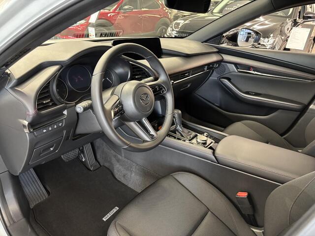 Mazda 3 HB 2.5 e-SkyActiv-G M Hybrid 140 Homura , Demovoordeel ¤ 5.094,-, Automaat, Navi, Adap.Cruise, Clima, Apple Carplay, Camera, PDC, HUD, Stoelverwarming, 18" LMV