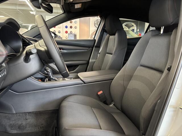 Mazda 3 HB 2.5 e-SkyActiv-G M Hybrid 140 Homura , Demovoordeel ¤ 5.094,-, Automaat, Navi, Adap.Cruise, Clima, Apple Carplay, Camera, PDC, HUD, Stoelverwarming, 18" LMV
