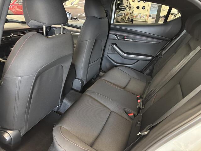 Mazda 3 HB 2.5 e-SkyActiv-G M Hybrid 140 Homura , Demovoordeel ¤ 5.094,-, Automaat, Navi, Adap.Cruise, Clima, Apple Carplay, Camera, PDC, HUD, Stoelverwarming, 18" LMV