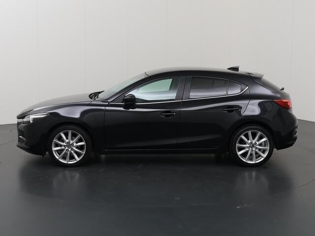 Mazda 3 2.0 SkyActiv-G 120 GT-M | Trekhaak | Bose Audio | Camera | HUD | Lederen Interieur | Stoelverwarming | LED | Navigatie | Adaptieve Cruise Control | Dodehoek detectie |
