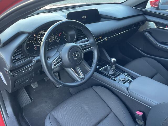 Mazda 3 2.0 e-SkyActiv-G 122 M Hybrid Comfort NAVI | ACHTERUITRIJCAMERA | APPLE CARPLAY | WINTERPAKKET | BOSE PARKEERSENSOREN VOOR +ACHTER | 16 INCH LMV