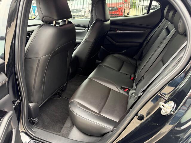 Mazda 3 2.0 e-SkyActiv-X M Hybrid 180 Luxury - ACC - Navi - Stoel-stuurverwarming - Leder - Camera - Rijklaar