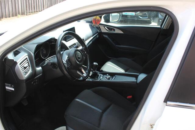 Mazda 3 2.0 SkyActiv-G 120 SkyLease Navigatie, Winterpack, PDC V+A, LED, Cruise Control, LMV, All Weather