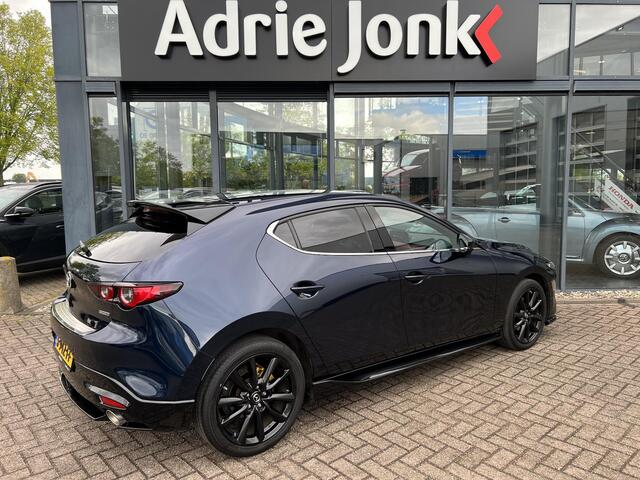Mazda 3 2.0 e-SkyActiv-X M Hybrid 186 Luxury I-ACTIVE SENSE PACK | SUNROOF PACK | AERO PACK | LEDER | Bose AUDIO | 360gr CAMERA | 35.217km | GARANTIE 1/2029 | NED. AUTO | 1e EIGENAAR |