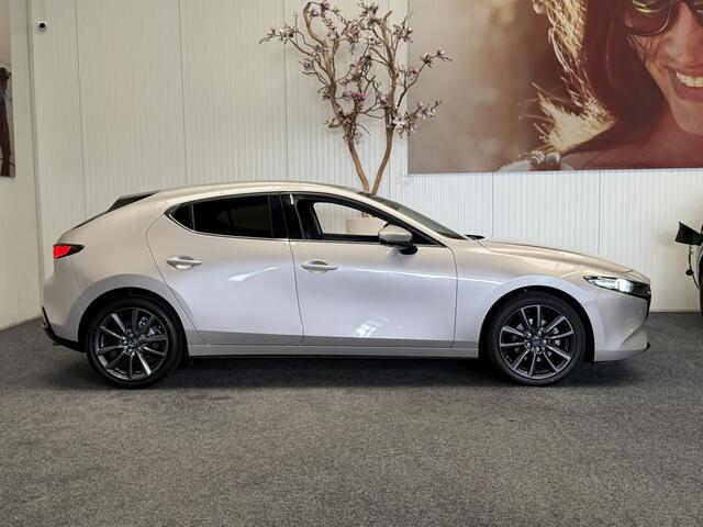 Mazda 3 2.0 e-SKYACTIV-G M HYBRID 122 EXCLUSIVE-LINE NAVIGATIE 360 CAMERA ADAPTIVE CRUISE CONTROL HEAD-UP DISPLAY APPLE CARPLAY/ANDROID RIJSTROOKSENSOREN DODEHOEKSENSOREN ZEER MOOI !!