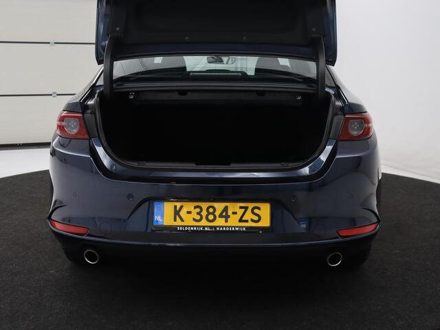 Mazda 3 2.0 e-SkyActiv-G M Hybrid 122 Comfort | Head-Up | Adaptive cruise | Camera | Carplay | Stuurverwarming | Full LED | Stoelverwarming | Navi Full map | Climate control