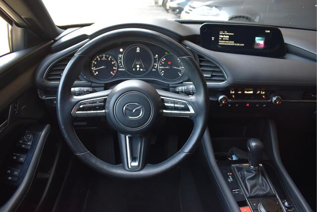 Mazda 3 2.0 e-SkyActiv-G M Hybrid 122 Comfort met Bose, Head up, Adaptive cruise, 360 Camera, PDC, Stuur/Stoelverwarming, 18'' LMV