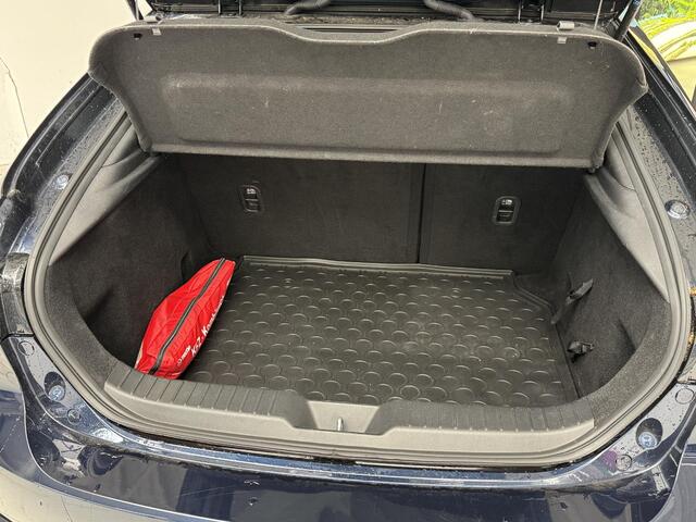 Mazda 3 2.0 e-SkyActiv-X M Hybrid 180 Luxury | BOSE-Audio | Camera | Leder | Navigatie | Stoelverwarming |