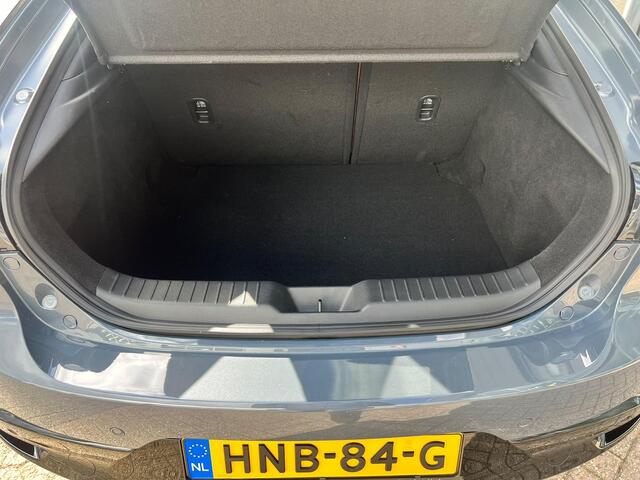 Mazda 3 2.0 e-SkyActiv-G M Hybrid 150 Nagisa NAVIGATIE | NED. AUTO | APPLE / ANDROID CARPLAY | UNIEKE AUTO | 21.795km | 18 INCH LMV | ADAPTIVE CRUISE CONTROL |