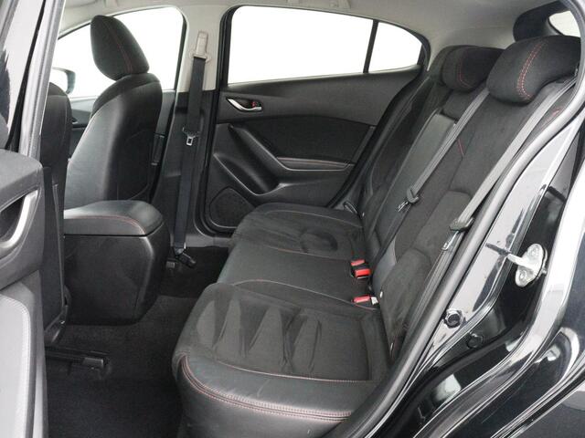 Mazda 3 2.0 GT-M Line Cruise control | DAB radio | Navigatie | Achteruitrij camera | Stoelverwarming | Bluetooth | Climate control