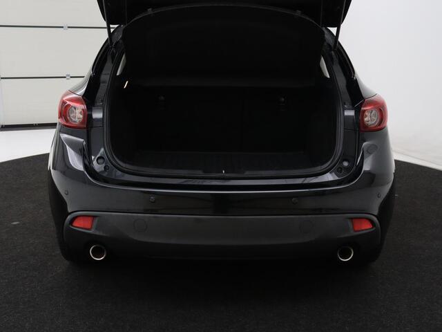 Mazda 3 2.0 GT-M Line Cruise control | DAB radio | Navigatie | Achteruitrij camera | Stoelverwarming | Bluetooth | Climate control