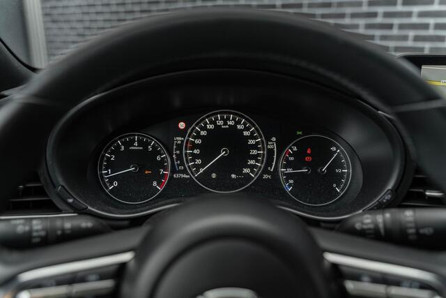 Mazda 3 2.0 e-SkyActiv-G M Hybrid 150 Homura | Head-Up Display | All-Season Banden | Achteruitrijcamera | Parkeersensoren | LED Koplampen | Cruise Control Adaptief | Dodehoekdetectie | Stoelverwarming | Navigatie | Apple Carplay | Android Auto
