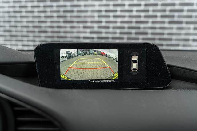 Mazda 3 2.0 e-SkyActiv-G M Hybrid 150 Homura | Head-Up Display | All-Season Banden | Achteruitrijcamera | Parkeersensoren | LED Koplampen | Cruise Control Adaptief | Dodehoekdetectie | Stoelverwarming | Navigatie | Apple Carplay | Android Auto