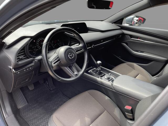 Mazda 3 2.0 e-SkyActiv-G M Hybrid 122 Comfort , Trekhaak, Stuur/Stoelverwarming, Camera, Adap.Cruise, Apple Carplay, Android Auto, LMV 18 Inch, HUD, BSM, PDC, LKA,