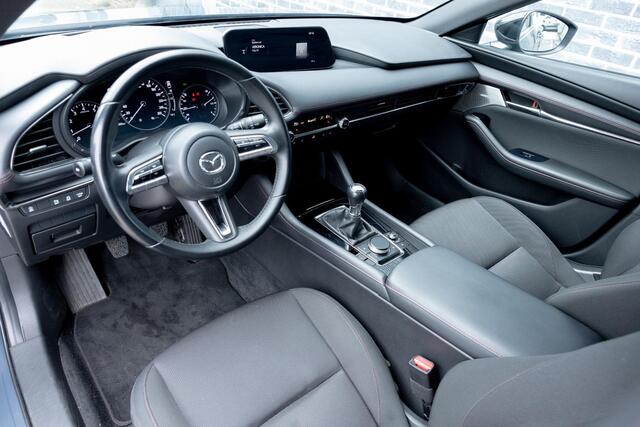 Mazda 3 2.0 e-SkyActiv-G M Hybrid 150 Sportive | Bose Audio | Keyless Entry | Cruise Control Adaptief | Dodehoekdetectie | LED Koplampen | Achteruitrijcamera | Parkeersensoren | Navigatie | Apple Carplay | Android Auto