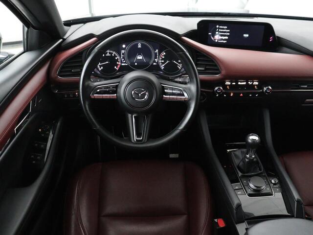 Mazda 3 2.0 e-SkyActiv-X M Hybrid 186 Luxury | Aeropakket | Trekhaak | Stuur/stoelverwarming | Adaptive cruise | Bose sound | Head-up | 360 camera | Carplay | Climate control |