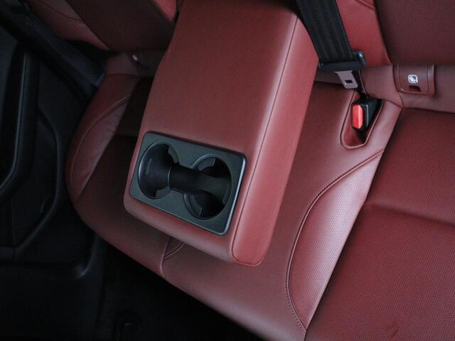 Mazda 3 2.0 e-SkyActiv-X M Hybrid 186 Luxury | Aeropakket | Trekhaak | Stuur/stoelverwarming | Adaptive cruise | Bose sound | Head-up | 360 camera | Carplay | Climate control |