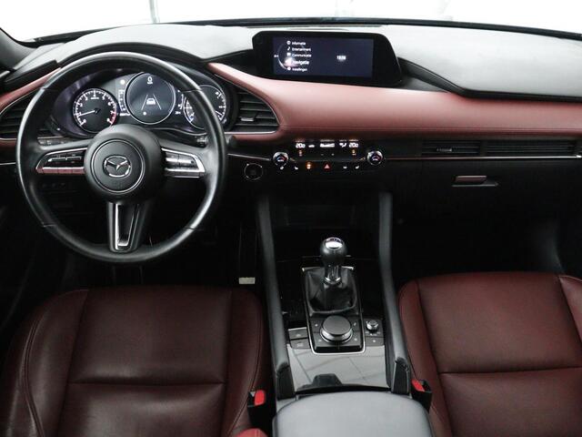Mazda 3 2.0 e-SkyActiv-X M Hybrid 186 Luxury | Aeropakket | Trekhaak | Stuur/stoelverwarming | Adaptive cruise | Bose sound | Head-up | 360 camera | Carplay | Climate control |