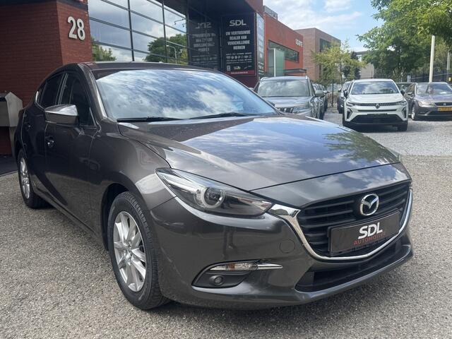 Mazda 3 2.0 SkyActiv-G 120 GT-M // NAVI // CAMERA // HEAD UP DISPLAY // CRUISE // STOEL + STUUR VERWARMING // DAB RADIO //