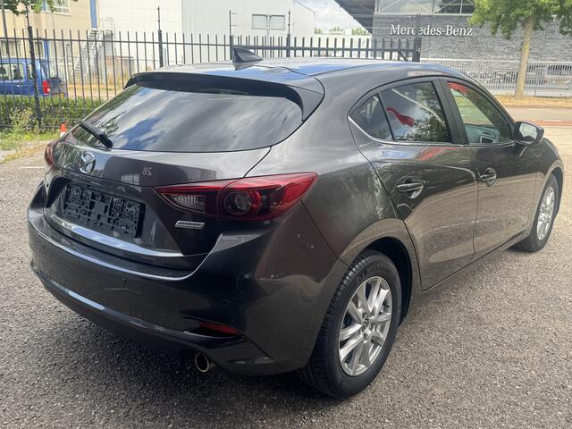 Mazda 3 2.0 SkyActiv-G 120 GT-M // NAVI // CAMERA // HEAD UP DISPLAY // CRUISE // STOEL + STUUR VERWARMING // DAB RADIO //
