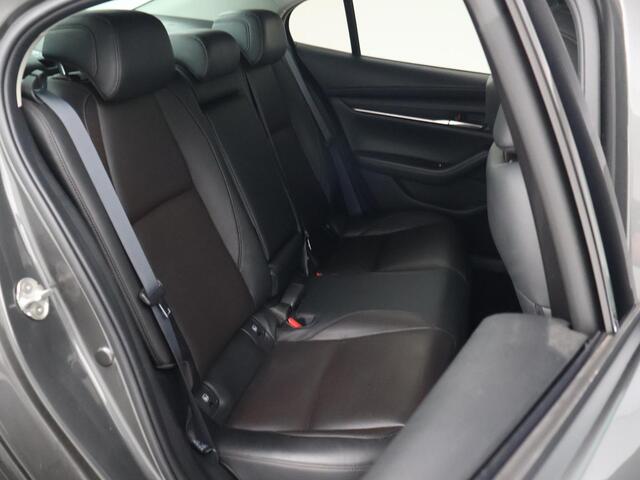 Mazda 3 2.0 e-SkyActiv-X M HYBRID 186 PK LUXURY + CARPLAY | BOSE | HEAD-UP | ADAPTIVE CRUISE | MEMORY | STOEL/STUURVERW.