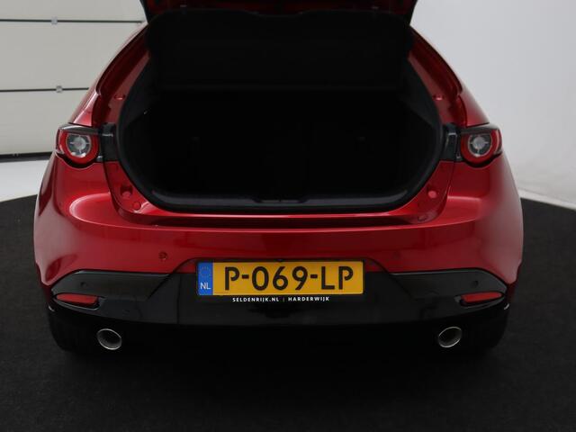 Mazda 3 2.0 e-SkyActiv-X M Hybrid 186 Comfort | Stoelverwarming | Head-Up | Adaptive cruise | Carplay | Camera | Full LED | Navigatie | Climate control | Stuurverwarming | Side Assist