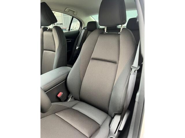 Mazda 3 SEDAN 2.5L e-SKYACTIV G 140pk 6AT Exclusive-Line Business Edition
