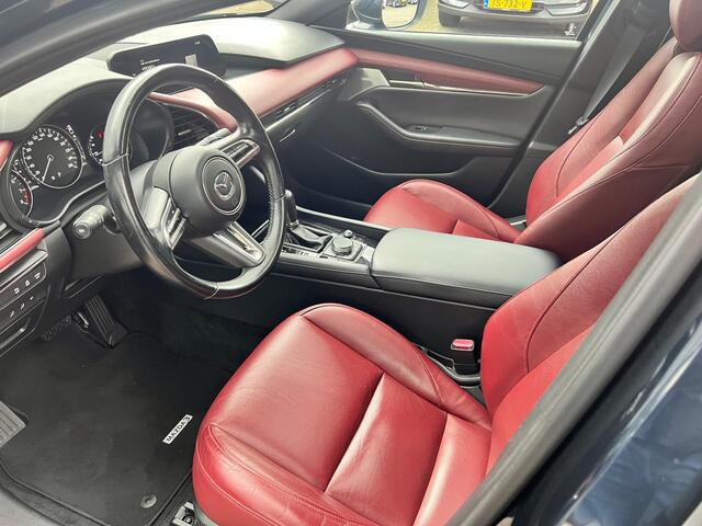 Mazda 3 2.0 e-SkyActiv-X M Hybrid 186 Luxury AUTOMAAT | SUNROOF | AERO PACK | LEDER | Bose AUDIO | APPLE CARPLAY/ANDROID AUTO | A.CAMERA | NED. AUTO |