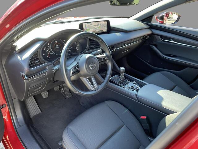 Mazda 3 2.5 e-SkyActiv-G M Hybrid 140 Homura , Navi, Clima, Cruise, Stoelverwarming, Camera, Apple Carplay, Android Auto, LMV 18 Inch, PDC