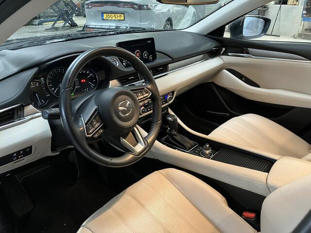 Mazda 6 2.5 SkyActiv-G 194 Luxury , Automaat, Trekhaak, Schuifdak, Wit Leder, Stoel/Stuurverwarming, 360 Camera, Navi, Clima, Adap.Cruise, Apple Carplay, Android Auto, LKA, HUD, PDC,