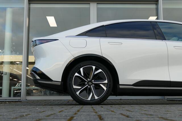 Mazda 6 6e Takumi Long Range 80 kWh | Snel rijden | Voorraad auto | Foto's ter illustratie |