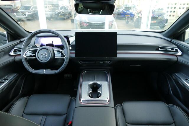Mazda 6 6e Takumi Long Range 80 kWh | Snel rijden | Voorraad auto | Foto's ter illustratie |