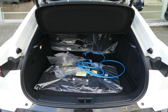 Mazda 6 6e Takumi 68.8 kWh | Voorraad auto | Snel rijden | Foto's ter illustratie |