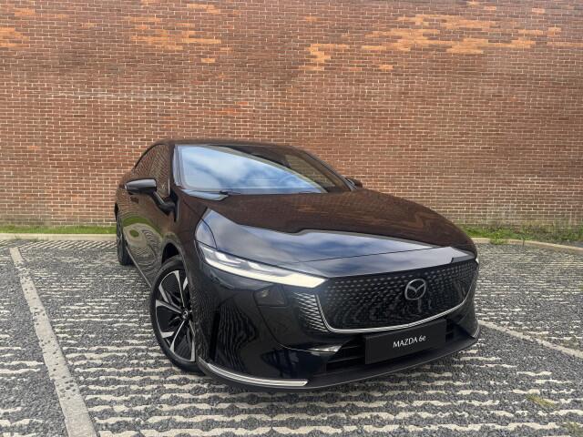 Mazda 6 6e Takumi 68.8 kWh | ZWART LEDER | NAVI | PANO | 360 CAMERA | 10 YEARS DEAL: ¤3.500,- EXTRA INRUIL