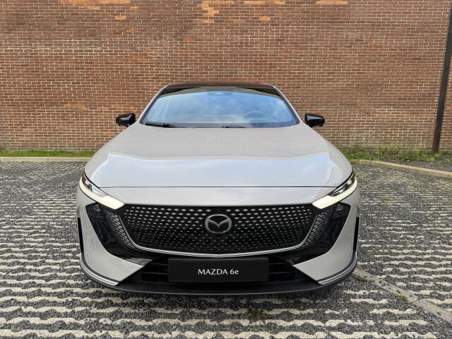 Mazda 6 6e Takumi Business Edition 68.8 kWh | ZWART LEDER | NAVI | PANO | 360 CAMERA | GRATIS TREKHAAK! T.W.V. ¤ 1695,-
