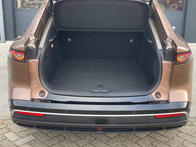 Mazda 6 6e Takumi Business Edition 68.8 kWh | ZWART LEDER | NAVI | PANO | 360 CAMERA | GRATIS TREKHAAK! T.W.V. ¤ 1695,-