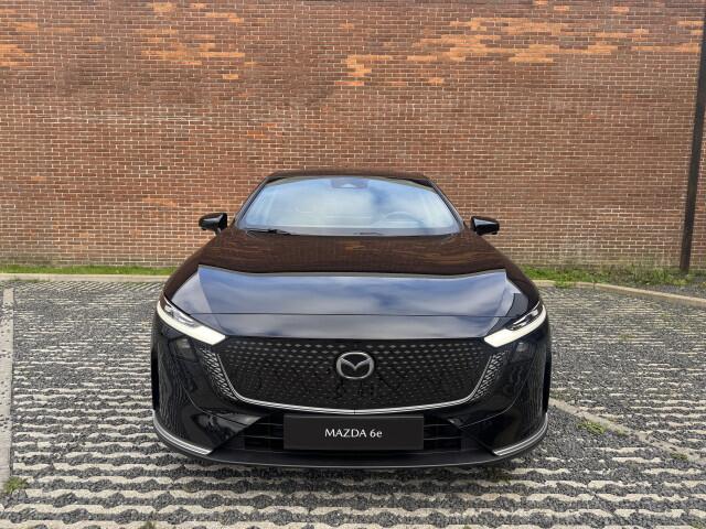 Mazda 6 6e Takumi Plus Business Edition Long Range 80 kWh | PANO | ALCANTARA / LEDER | NAVI | GRATIS TREKHAAK! T.W.V. ¤ 1695,-