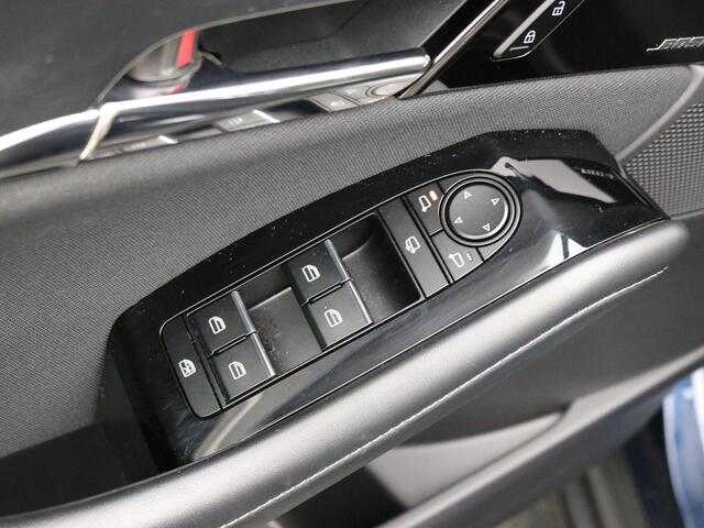 Mazda CX-30 2.0 e-SkyActiv-X M Hybrid Sportive AUTOMAAT / Adaptive Cruise Control / Navigatie / 18" LMV / Airco Climate Control / Automatische achterklep / Full Option /