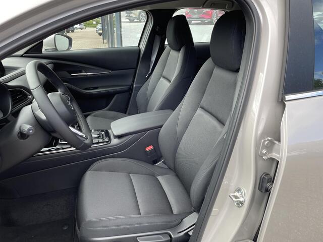 Mazda CX-30 2.0 e-SkyActiv-X 186 M Hybrid Centre Line , Demovoordeel ¤ 5.040,-, Adap. Cruise, Clima, Stoelverwarming, Stuurverwarming, LMV 18 Inch, Stoffen bekleding, Camera, PDC, Navi, HUD, Apple Carplay