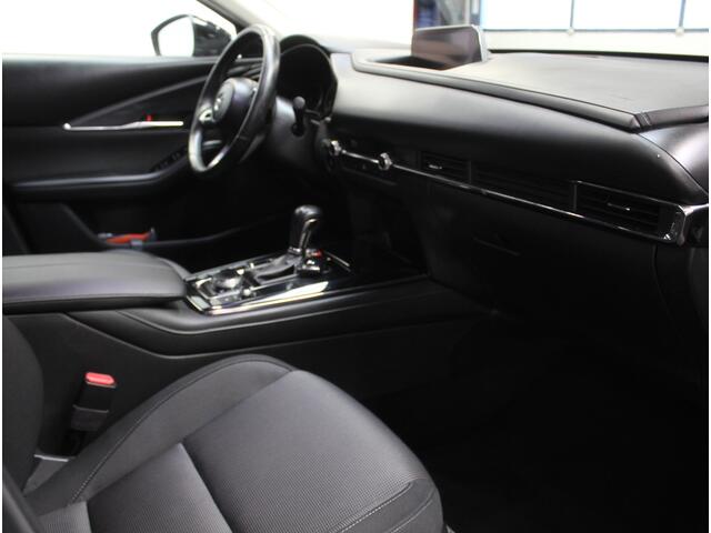 Mazda CX-30 2.0 e-SkyActiv-X M Hybrid Comfort CAMERA | CARPLAY | ADAPCRUISE | LMV18 | AFNTRHAAK | STOEL/STUURVERW | LED | PDC | DAB | CLIMATE | HEAD-UP