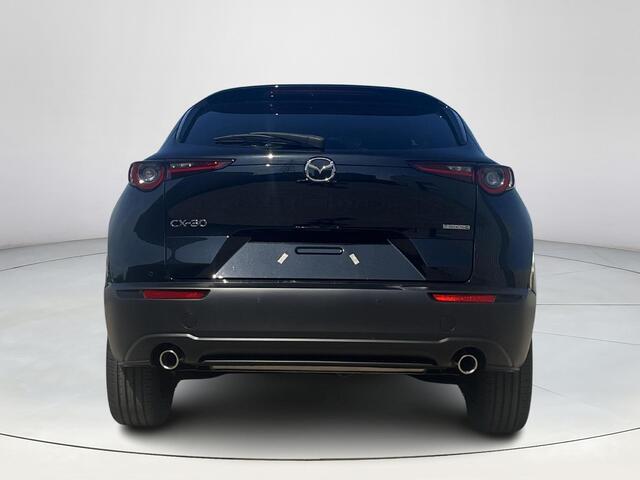 Mazda CX-30 2.5 e-SkyActiv-G M Hybrid Homura | Dodehoeksensoren | Draadloze Applecarplay en Android Auto | Adaptieve Cruise Control | Automaat | 18inch zwarte velgen | Achteruitrijcamera | Elektrische achterklep |