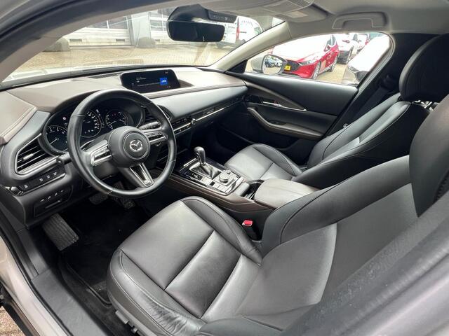 Mazda CX-30 2.0 e-SkyActiv-X M Hybrid Luxury | AUTOMAAT | GARANTIE 4/2029 | APPLE + ANDROID AUTO | STOEL + STUUR VERWARMING | LEDER | ELEKT.A ACHTERKLEP | 1e EIGENAAR | NED. AUTO | Bose AUDIO |