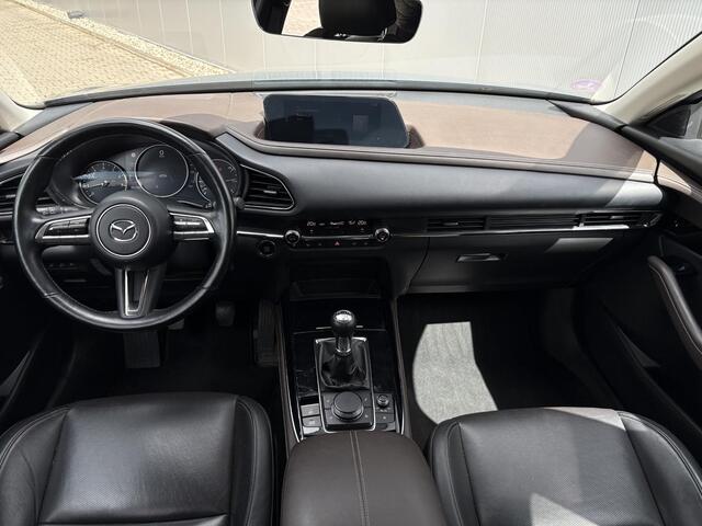 Mazda CX-30 2.0 e-SkyActiv-X M Hybrid Luxury / Elektrisch Glazen Schuif-/kanteldak / Navigatie Full map / Trekhaak 1300 kg geremd / Lederen Bekleding /