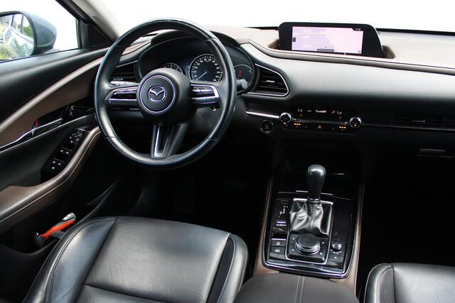 Mazda CX-30 2.0 e-SkyActiv-X M Hybrid Luxury | Adaptieve cruise control | Apple carplay/Android auto | Stoel/stuurverwarming | Trekhaak | Head-up display | Parkeercamera | Memory seat | Bose audio |